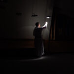 Zakonnik świeci światła